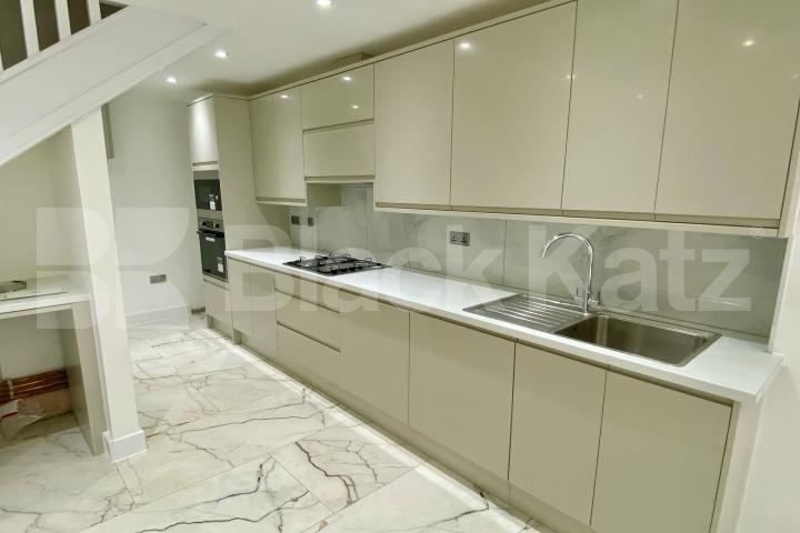 Huge one bedroom split level, newly refurbished apartment with private garden Old Kent Road, Bermondsey / Elephant and Castle